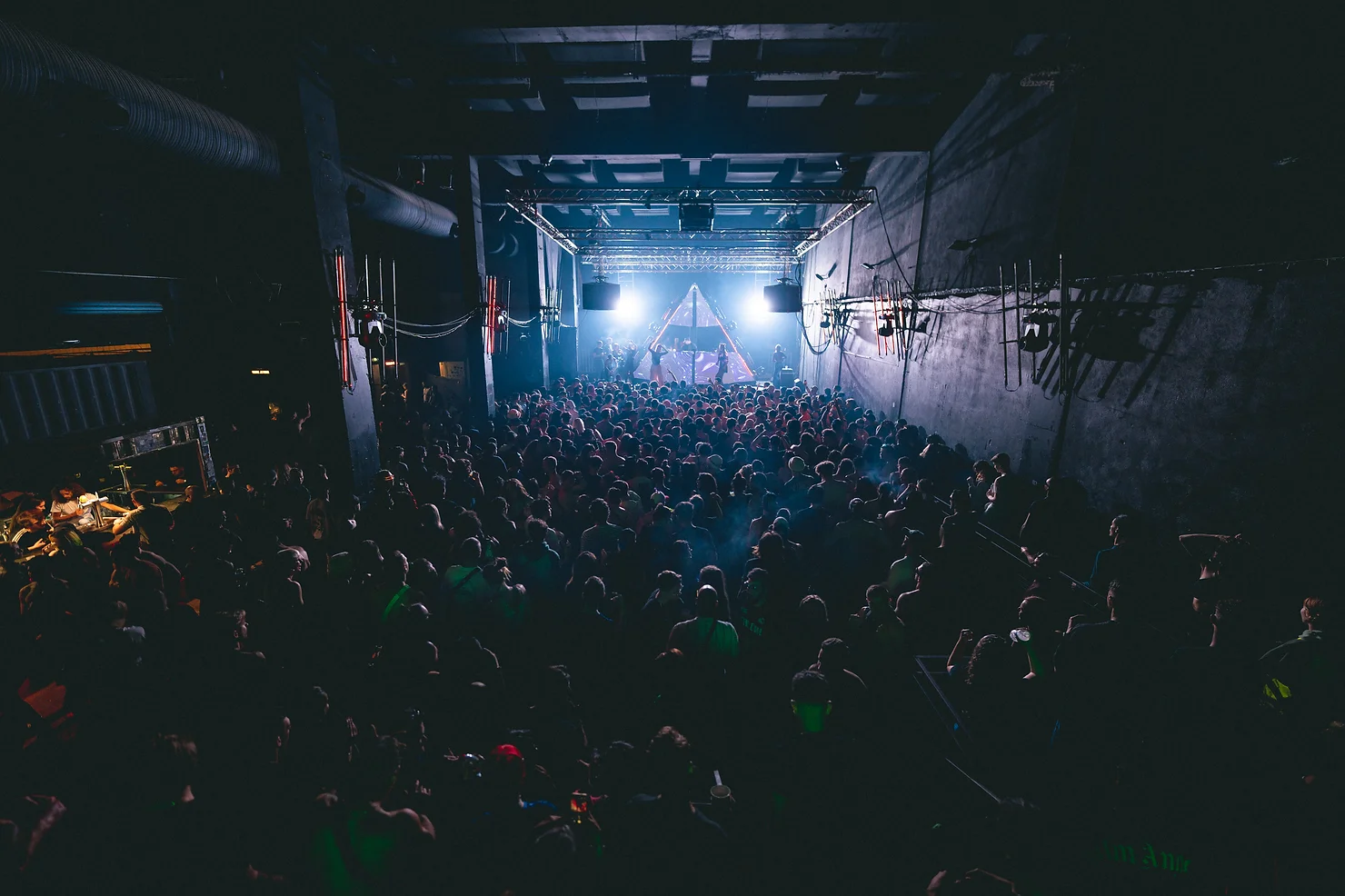 Le Renouveau de la Scène Électronique à Marseille : Entre Clubs et Collectifs Alternatifs